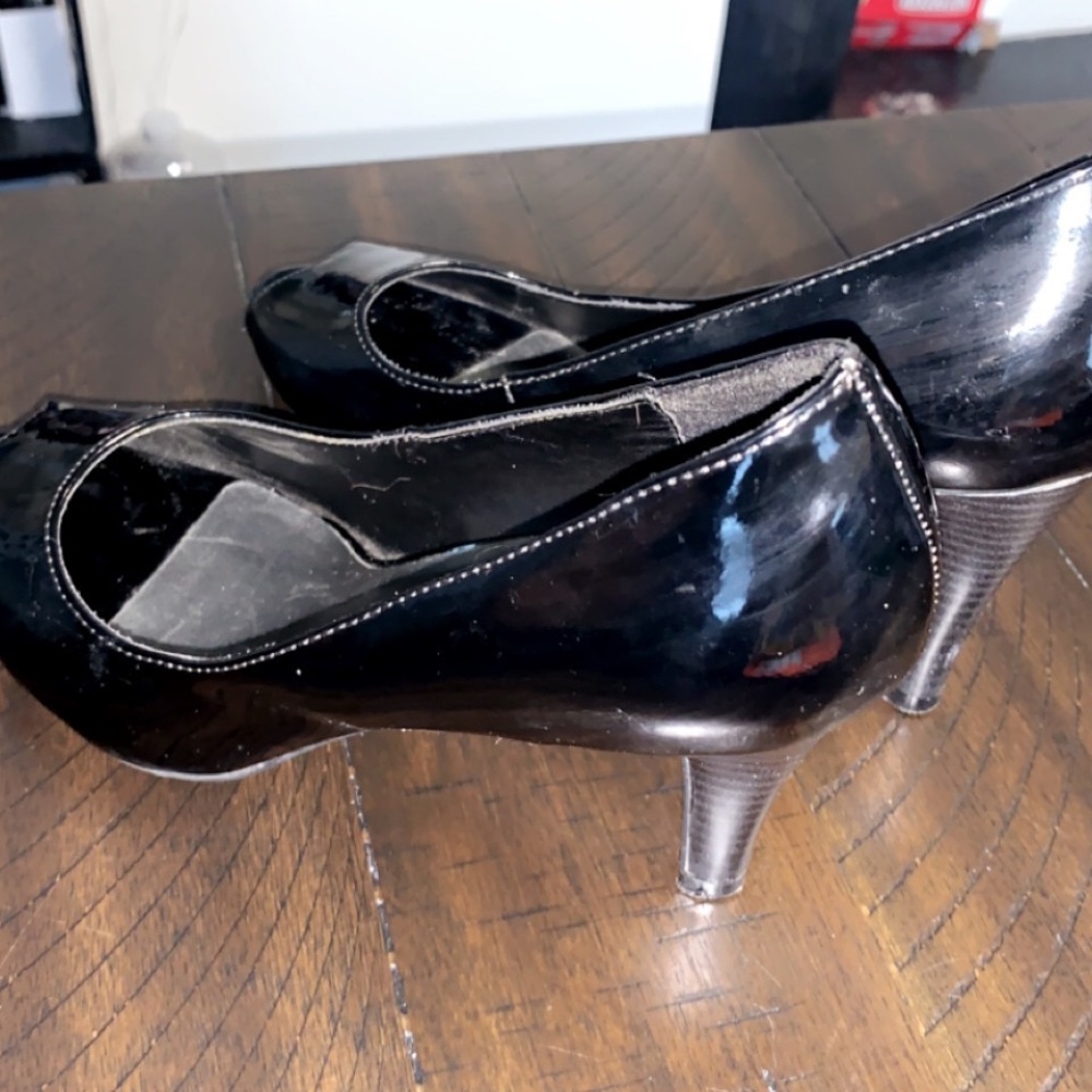 Black heels by predictions open toe